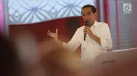 Capres nomor urut 01 Joko Widodo saat tanya jawab dalam debat keempat Pilpres 2019 yang diselenggarakan KPU di Hotel Shangri-La, Jakarta, Sabtu (30/3). Debat kali ini mengangkat tema tentang ideologi, pemerintahan, pertahanan dan keamanan, serta hubungan internasional. (Liputan6.com/JohanTallo)