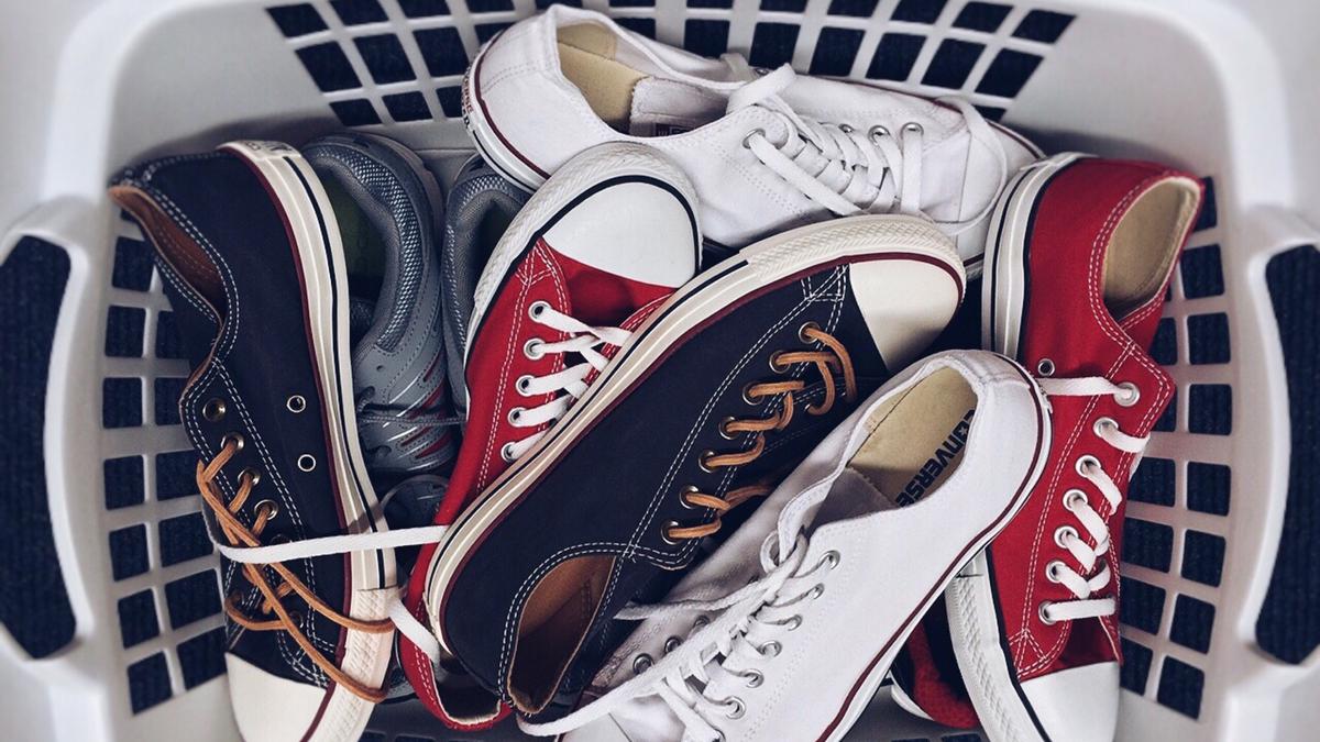 5 Cara Mencuci Sepatu yang Benar Sesuai Jenisnya Agar Tak Mudah