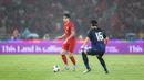 <p>Pemain Timnas Indonesia, Kevin Diks (kiri) berusaha melewati pemain Jepang, Koki Machida saat laga lanjutan putaran ketiga Grup C Kualifikasi Piala Dunia 2026 di Stadion Utama Gelora Bung Karno (SUGBK), Senayan, Jakarta, Jumat (15/11/2024). (Bola.com/Bagaskara Lazuardi)</p>