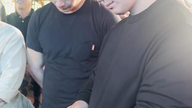 Momen Haru Pemakaman Ayah Baim Wong ada Disamping Istri