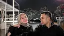 Momen mesra keduanya saat lakukan dinner romantis ini juga menjadi sorotan. Pasalnya, keduanya tak terlihat sungkan ataupun menjaga imej bersama di hadapan publik. (Liputan6.com/IG/@nathalieholscher)