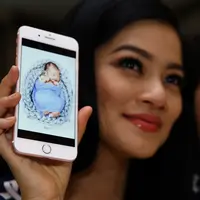 Kebahagiaan saat ini sedang meliputi Titi Kamal dan Christian Sugiono. Lantaran Titi melahirkan anak kedua pada 6 Desember 2017. (Nurwahyunan/Bintang.com)