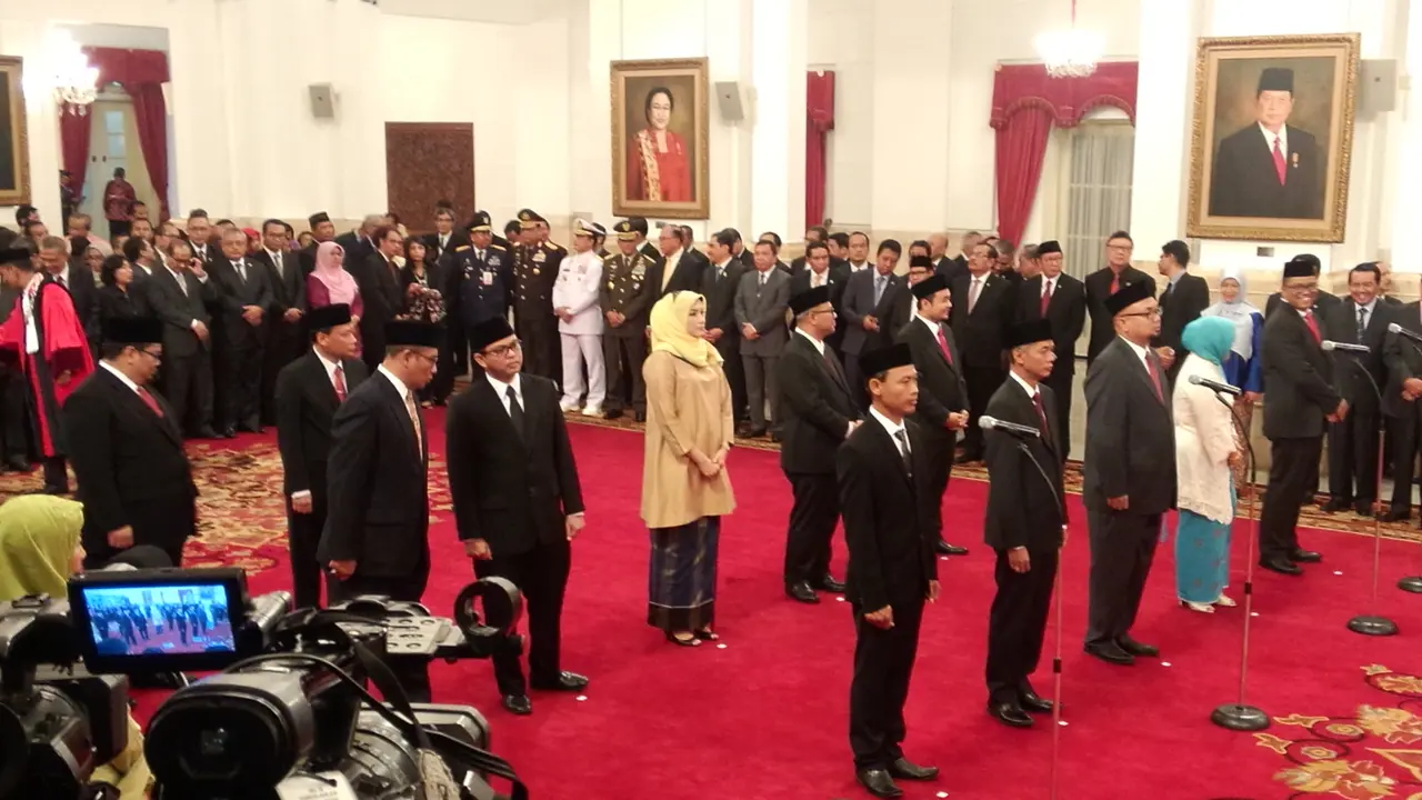Jokowi Lantik Anggota KPU dan Bawaslu Periode 2017-2022