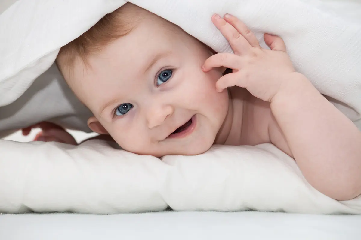 [Bintang] Mom, Ini Alasan Kenapa Kamu Nggak Boleh Memaksa Bayi Diam