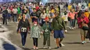 Warga memadati Car Free Night (CFN) pada malam pergantian tahun baru 2023 di kawasan Bundaran Hotel Indonesia, Jakarta, Sabtu (31/12/2022). Pemprov DKI Jakarta juga menerapkan car free night (CFN) di sepanjang kawasan Sudirman-MH Thamrin pada pukul 20.00 hingga pukul 02.00 dini hari. (Liputan6.com/Angga Yuniar)