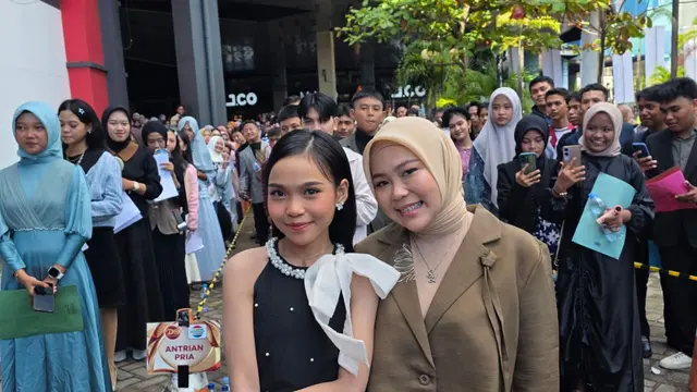 Selfi Yamma dan Andi Syaqirah Menyapa Peserta Audisi Offline D'Academy 8 di Kota Makassar