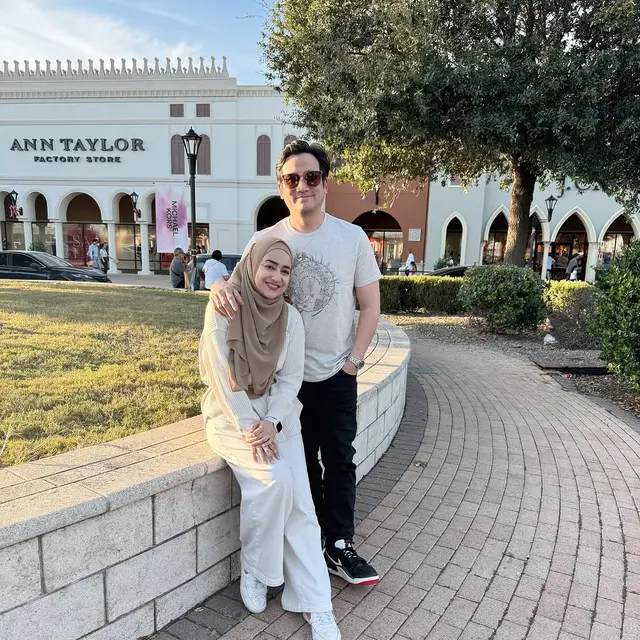 Cindy Fatikasari dan Tengku Firmansyah