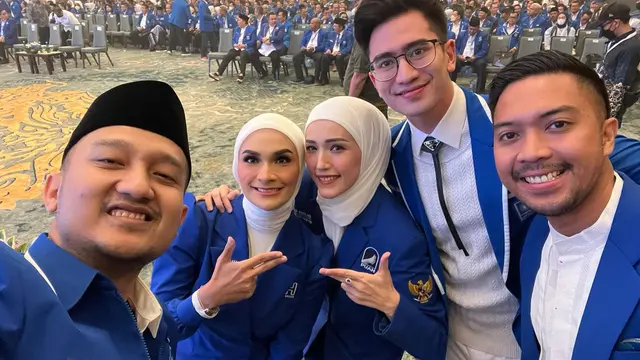 Tom Liwafa (kiri) bersama rekan-rekan caleg PAN lainnya. (Istimewa)