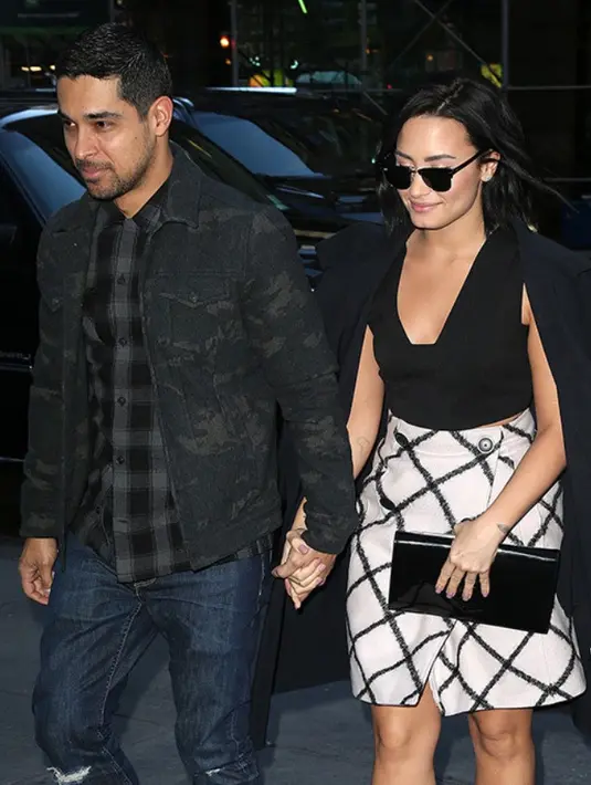 Sumber tersebut mengatakan bahwa Wilmer tak menyadari masalah Demi sangatlah besar kali ini hingga ia overdosis. (REX/SHUTTERSTOCK/HollywoodLife)