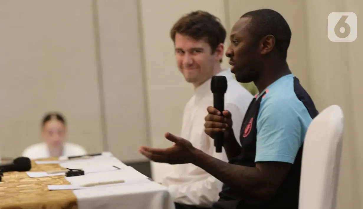 Shaun Wright-Phillips saat berbincang dengan wartawan pada Manchester City Treble Trophy Tour - Jakarta
