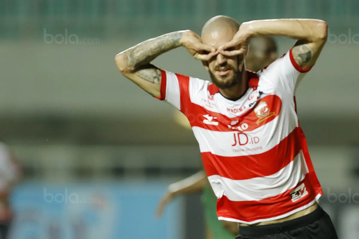 Gelandang Madura United, Dane Milovanovic