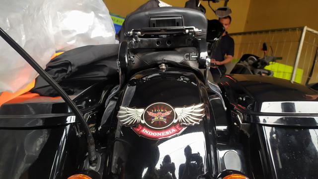 Sepeda motor Harley Davidson yang dikendari HK saat menabrak nenek Siti Aisah. (Liputan6.com/Achmad Sudarno)