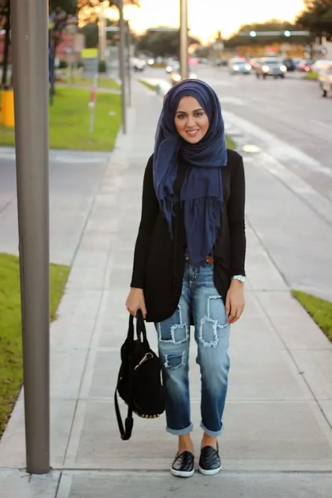 Padu padan busana hijab dengan blazer untuk ke kantor. (sumber foto: sincerelymaryam.com/pinterest)