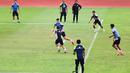 Suasana latihan Timnas Indonesia U-20 jelang piala Asia U-20 2025 di Stadion Madya, Gelora Bung Karno, Jakarta, Rabu (5/2/2025). (Bola.com/Abdul Aziz)