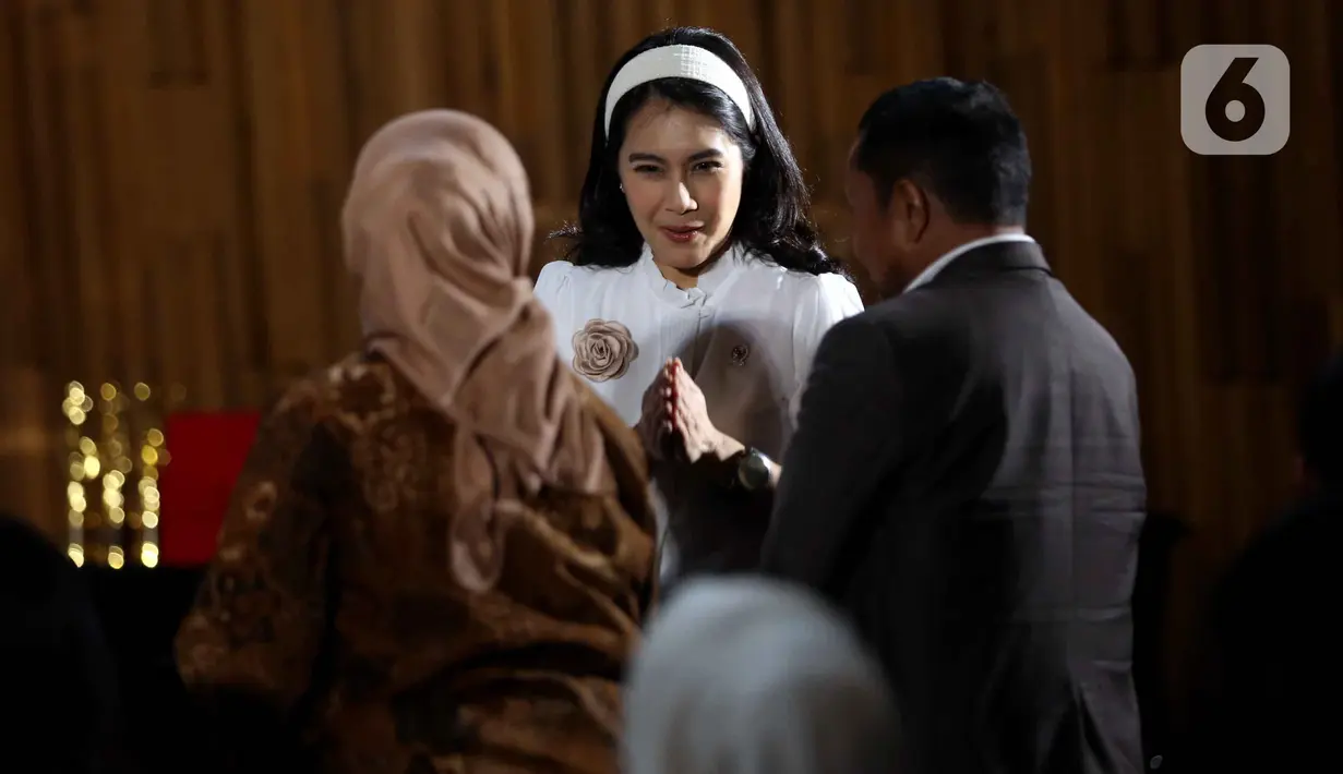 Wakil Menteri Kependudukan dan Pembangunan Keluarga/Wakil Kepala BKKBN, Ratu Ayu Isyana Bagoes Oka saat menghadiri ajang penghargaan tahunan Anugerah Liputan6 2025 di The Hall, Lantai 8 SCTV Tower, Senayan, Jakarta, Kamis (16/10/2025). (Liputan6.com/Helmi Fithriansyah)