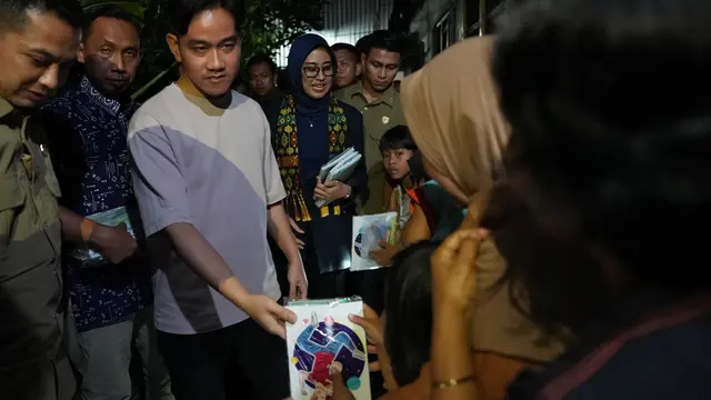Wapres Gibran Rakabuming berkunjung ke salah satu perkampungan padat penduduk di Kecamatan Pasar Kliwon, Surakarta, Jawa Tengah.