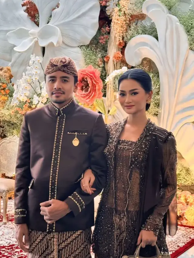 Tampilan Dua Kakak Ipar Mahalini dan Putri Delina Adik Rizky Febian saat Acara 7 Bulanan.
