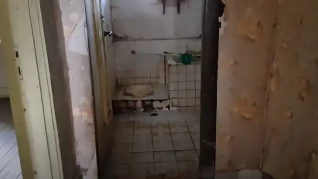 7 Potret Rumah Tempat Syuting Film Penganbdi Setan, Luas dan Sederhana