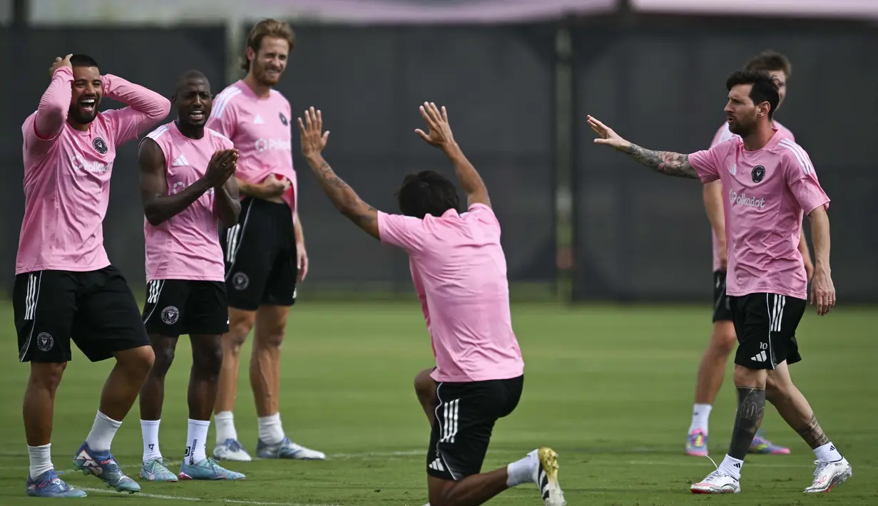 Dengan tidak hadirnya Cristiano Ronaldo di Piala Dunia Antarklub 2025, Lionel Messi selaku kapten Inter Miami berpeluang untuk meraih status raja gol. (PATRICIA DE MELO MOREIRA/AFP)