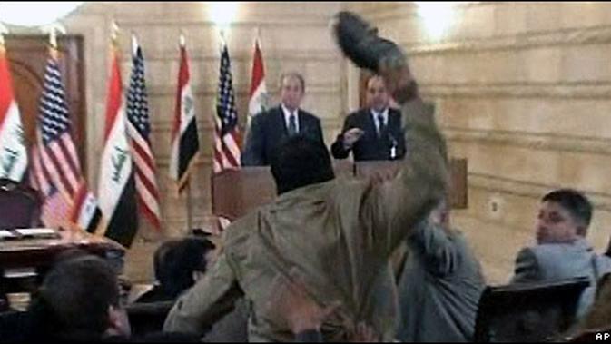 George bush dilempar sepatu