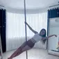 Potret Aksi Sandrina Saat Bermain Pole Dance (Tangkapan Layar Instagram/sandrinamazayya)