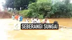 Sejumlah siswa India rela seberangi sungai saat banjir untuk sampai ke sekolah. Hanya bermodalkan tali pengaman, mereka melewati aliran sungai yang tingginya mencapai dada.