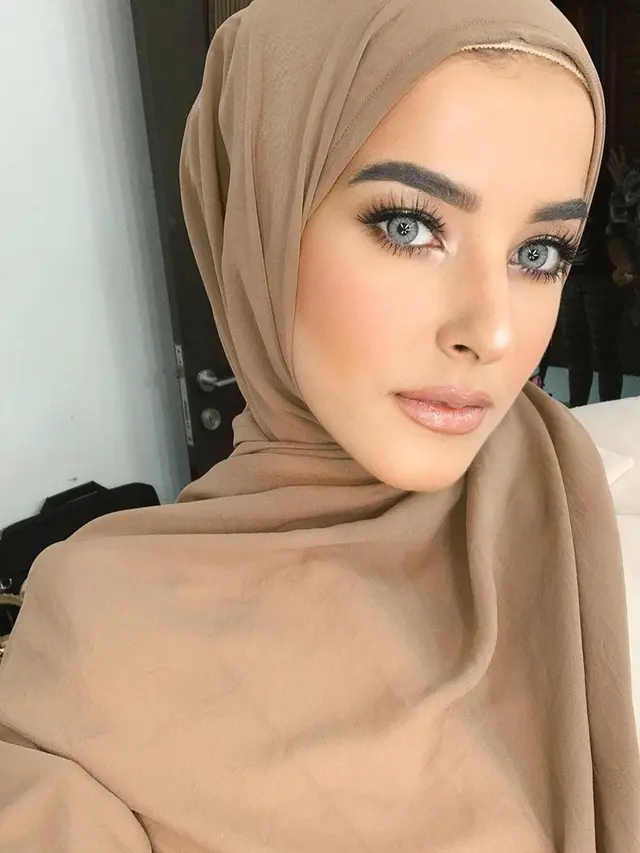 7 Potret Tasya Farasya dengan Balutan Hijab, Cantik Memesona
