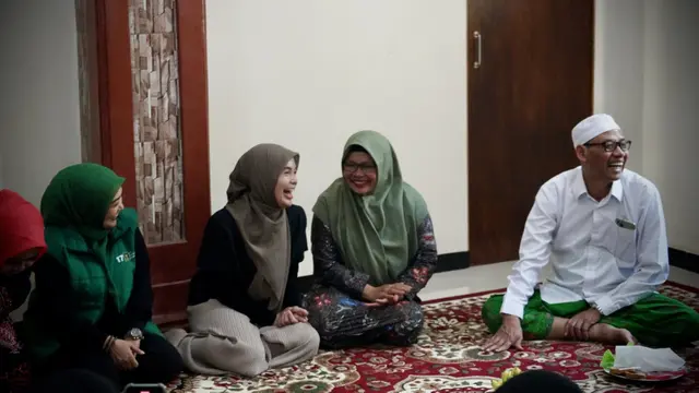 Istri calon presiden nomor urut 3, Ganjar Pranowo, Siti Atikoh