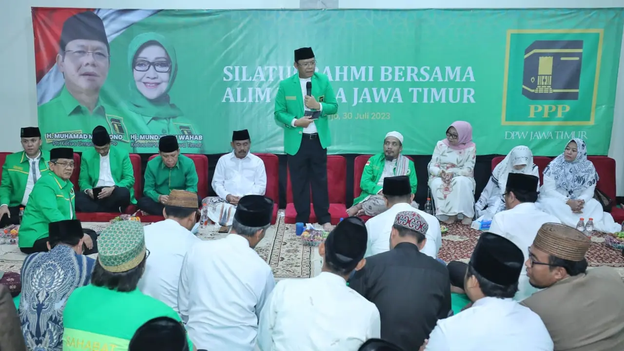 Plt Ketua Umum Partai Persatuan Pembangunan (PPP) Muhamad Mardiono saat bersilaturahmi kepada para masyaikh atau alim ulama, di Sidoarjo, Jawa Timur. (Istimewa)
