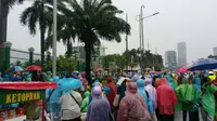 Massa aksi 212 di depan gedung DPR (Liputan6.com/ Nanda Perdana Putra)