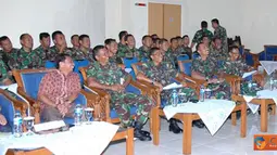 Citizen6, Surabaya: Presentasi dari Tim UPN tersebut, diterima sedikitnya 60 perwira Kobangdikal berangkat Letnan Dua hingga Mayor yang berasal dari satuan-satuan kerja di Kobangdikal. (Pengirim: Penkobangdikal)
