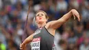 Atlet asal Kanada, Elizabeth Gleadle saat beraksi pada kualifikasi lempar lembing putri di IAAF World Championships 2017, London, (6/8/2017).   (AFP/Kirill Kudryavtsev)