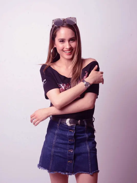 Meski tidak mengikuti perkembangan sepak bola, Cinta Laura tetap aktif dalam menjaga kondisi tubuh dengan rutin olahraga. (KapanLagi.com/Bayu Herdianto)