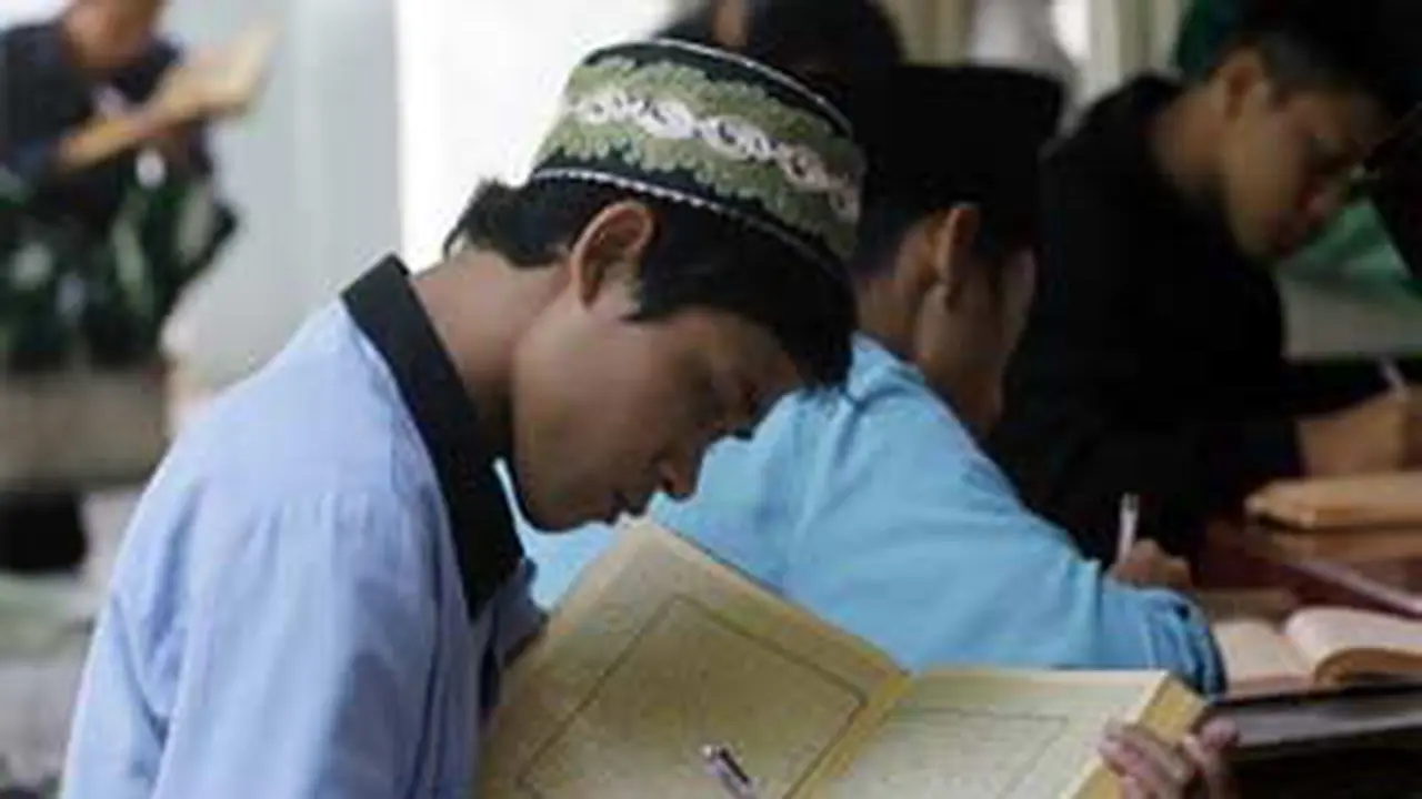 Belasan Ribu Santri Ponpes Lirboyo Jawa Timur Dipulangkan, Ada Apa?