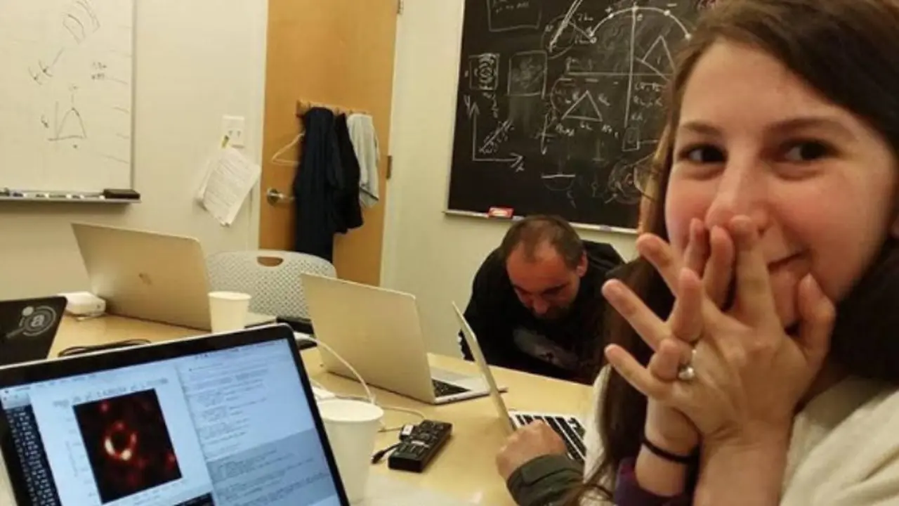 Katie Bouman, Wanita Jenius di Balik Foto Pertama Lubang Hitam