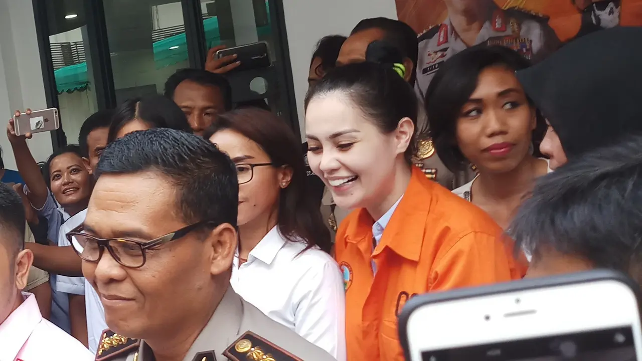 Ini merupakan kali ketiga bagi Jennifer Dunn berurusan dengan polisi terkait kasus narkoba.