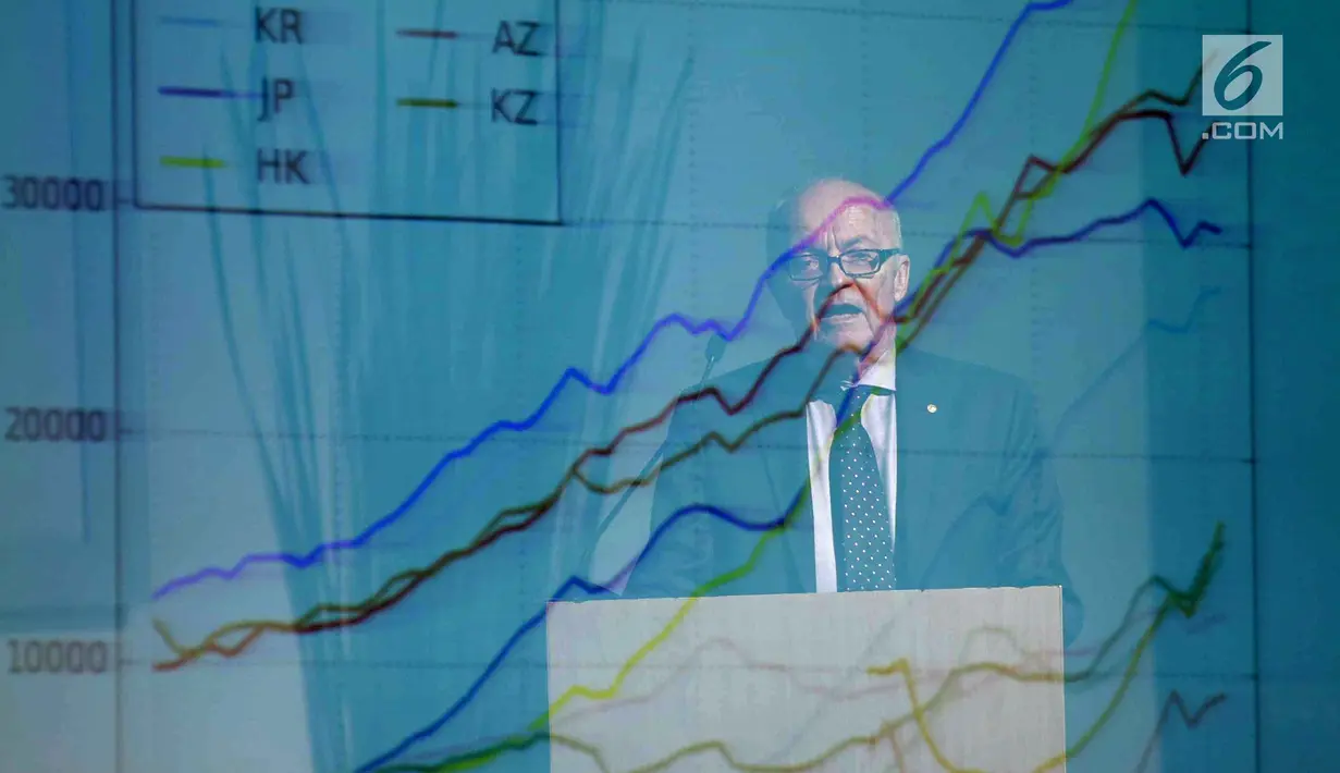Peraih Nobel Ekonomi 2004, Prof. Finn Erling Kydland memberikan paparan pada seminar di Universitas Binus, Jakarta, Jumat (8/3). Hasil penelitiannya juga berimplikasi terhadap pengambilan kebijakan ekonomi Indonesia. (Liputan6.com/Faizal Fanani)