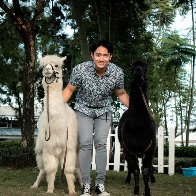 6 Potret Kenny Austin, Artis Indonesia yang Disebut Mirip Aktor Korea Jung Hae In