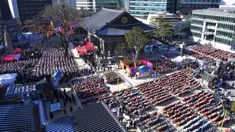 Biksu Buddha Korea Selatan menghadiri rapat umum menentang kebijakan pemerintah di Kuil Jogye, Seoul, Korea Selatan, 21 Januari 2022. Ribuan biksu Buddha berkumpul untuk memprotes dugaan diskriminasi agama oleh pemerintah Korea Selatan. (AP Photo/Ahn Young-joon)