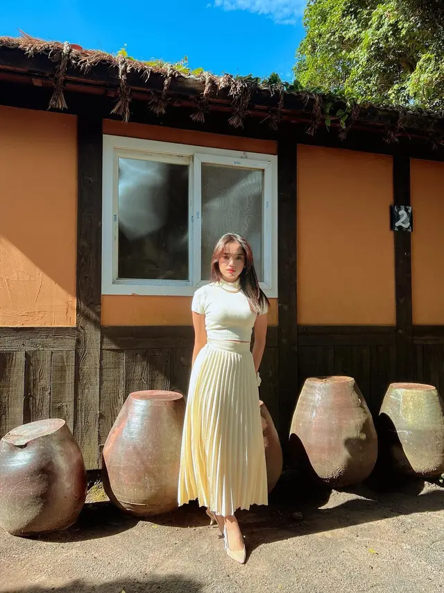 Turtleneck dan Rok Tutu