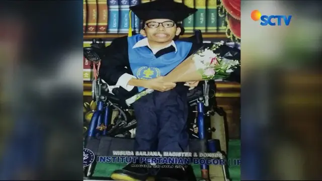 Arik Dimas terlahir dengan kondisi normal. Namun sejak 9 tahun, dia menderita penyakit muscular distrophy progresif atau kelainan otot.