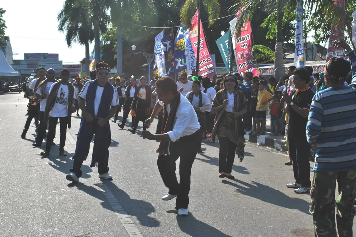 Bersatu Dalam Tari Flobamora di Festival Moyo