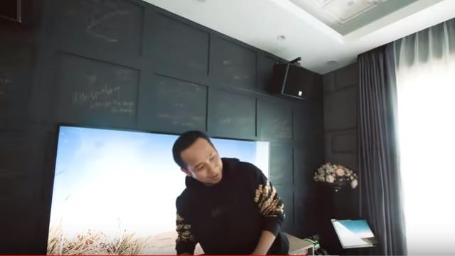 7 Potret Rumah Mewah Denny Cagur, Ada Lift dan Kolam Renang Ala Waterboom