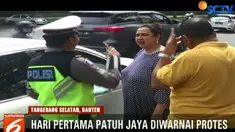 Setelah memberi pemahaman, polisipun mengambil diskresi atau kebijakan dengan menilang SIM pengemudi.