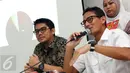 Cawagub DKI Jakarta, Sandiaga Uno (kanan) jelang memaparkan rekapitulasi penerimaan dan pengeluaran dana kampanye di Jakarta, Kamis (8/12). Sandi memaparkan hasil rekapitulasi anggaran hingga 30 November 2016. (Liputan6.com/Helmi Fithriansyah) 