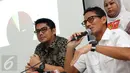 Cawagub DKI Jakarta, Sandiaga Uno (kanan) jelang memaparkan rekapitulasi penerimaan dan pengeluaran dana kampanye di Jakarta, Kamis (8/12). Sandi memaparkan hasil rekapitulasi anggaran hingga 30 November 2016. (Liputan6.com/Helmi Fithriansyah) 