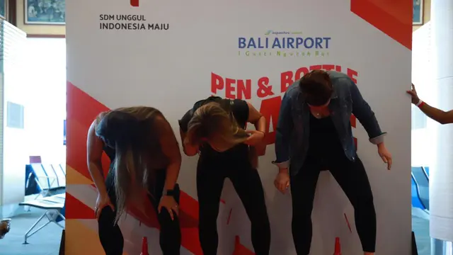 turis di bali ikut rayakan hari kemerdekaan RI ke-74
