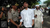 Musisi Ahmad Dhani bersama Ratna Sarumpaet mendatangi Gedung KPK, Jakarta, Kamis (2/6). Ahmad Dhani protes karena dilarang menggelar konser sekaligus demonstrasi bertajuk 'Panggung Rakyat Tangkap Ahok' di depan gedung KPK (Liputan6.com/Helmi Afandi)