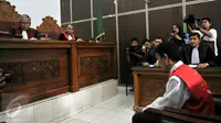 Majelis hakim Pengadilan Negeri Jakarta Selatan jatuhkan vonis 16 tahun penjara kepada Muhammad Prio Santoso pelaku pembunuhan Deudeuh Alfi Syahrin atau Tata Chubby, Jakarta, Senin (30/11/2015). (Liputan6.com/Yoppy Renato)