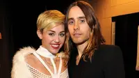Punya Hobi yang Sama, Miley Cyrus Kencan dengan Jared Leto?